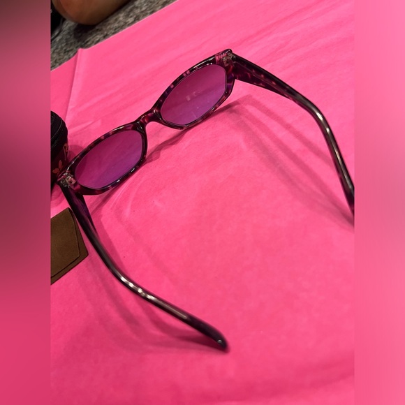 Vintage 1990s purple sunglasses - have been kept in amazingly great condition - Picture 2 of 4